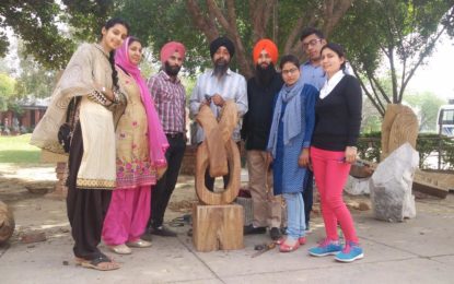 कला और शिल्प शिक्षक और छात्र अमृतसर से कलैग्राम, चंडीगढ़ में ‘मूर्तिकला शिविर’ (लकड़ी) को एनजेडसीसी द्वारा आयोजित किया गया।