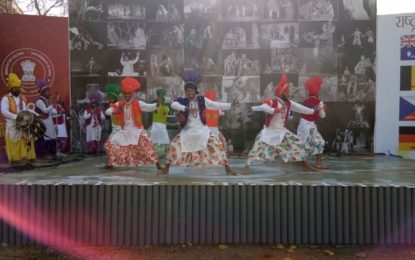 नेशनल स्कूल ऑफ ड्रामा, नई दिल्ली में 12/03/2018 को ‘8 वीं थियेटर ओलंपिक’ के दौरान एनजेडसीसी के कलाकारों द्वारा पंजाबी लोक गायन और नृत्य प्रस्तुतियों