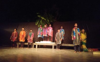 भटिंडा में 8 वें नाट्यम रंगमंच महोत्सव के दौरान 8/10/18 को आयोजित पुकर खेलें।