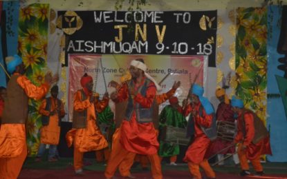 जम्मू-कश्मीर में एनजेडसीसी द्वारा आयोजित भंड-ए-जशन का दिन -2 आयोजित किया जा रहा है।